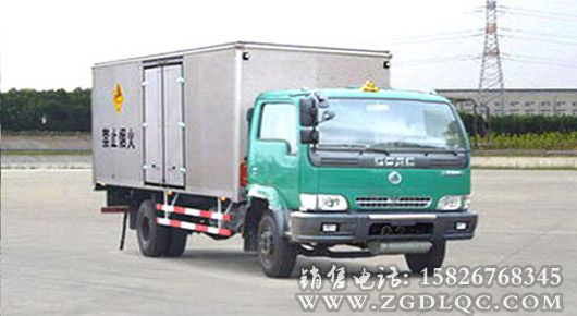 東風(fēng)1122型爆破器材運(yùn)輸車