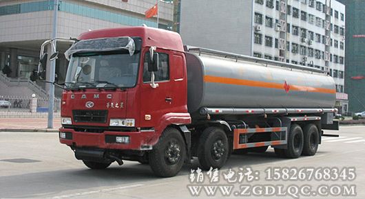 華菱前四后八化工液體運(yùn)輸車