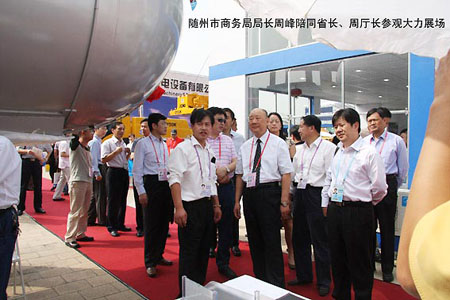 �V����(hu��)���g���I(l��ng)��(d��o)ҕ��չ�^(q��)