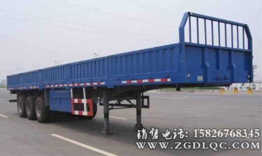 倉(cāng)柵式三橋半掛車(chē)