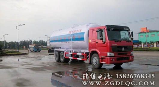 斯太爾后雙橋粉粒物料運(yùn)輸車