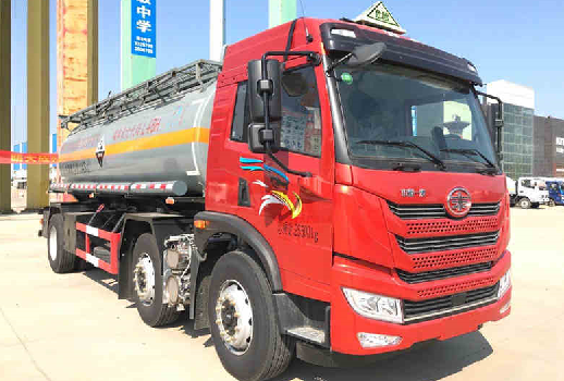 解放小三軸腐蝕性物品罐式運輸車